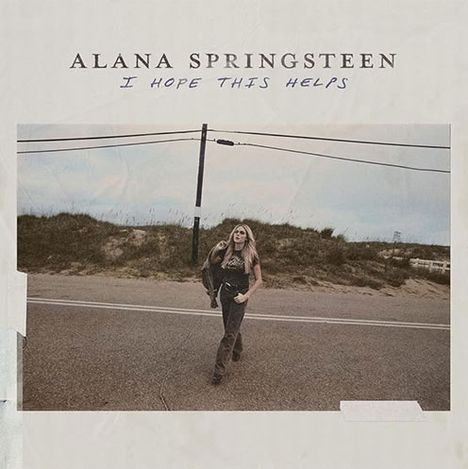Texte: ALANA SPRINGSTEEN, I HOPE THIS HELPS. Eine Frau geht allein auf einer Straße. Im Hintergrund sind Stromleitungen.