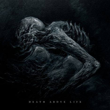 „DEATH ABOVE LIFE“. Dunkle, abstrakte Illustration einer verschlungenen, geisterhaften Gestalt.