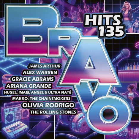 „BRAVO Hits 135“ mit Künstlernamen wie James Arthur, Ariana Grande, Olivia Rodrigo. Szenen aus einem Nachtclub, Mikrofon, DJ.
