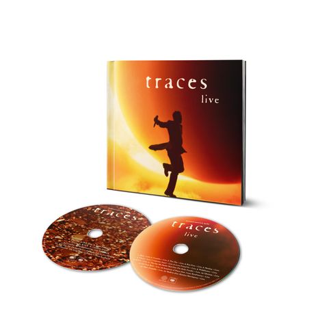 Text: "traces live". Cover mit Silhouette einer springenden Person vor Sonnenuntergang. Zwei CDs darunter.