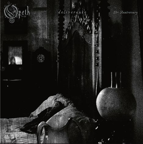Texte: "Opeth", "Deliverance", "25th Anniversary". 

Schwarz-weiß, ein antikes Schlafzimmer mit Bett und Uhr.