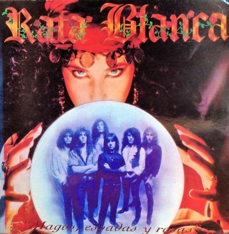 "Rata Blanca" und "Magos, espadas y rosas" in gotischer Schrift. Eine Frau hält eine Kristallkugel mit einer Bandabbildung.
