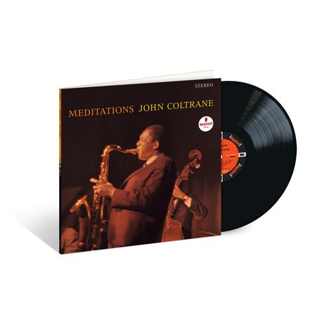 "MEDIATIONS JOHN COLTRANE" in Gelb auf einem Albumcover, Jazz-Musiker mit Saxophon und Kontrabass, Schallplatte sichtbar.