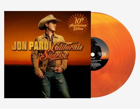 "10th Anniversary Edition" und "Jon Pardi California Sunrise". Ein Mann im Cowboyhut vor einem orangefarbenen Sonnenuntergang.