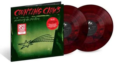 "Counting Crows recovering the satellites" auf einem Plattencover, rote Schallplatten daneben.