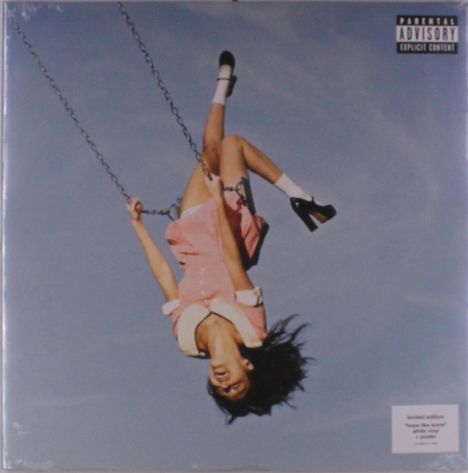 Text: "Parental Advisory Explicit Content". Frau in rosa Kleid schaukelt, hängt kopfüber. Himmel im Hintergrund.