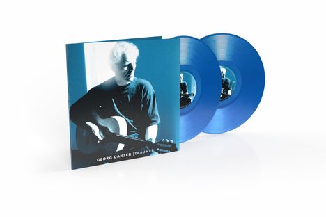Text: "Georg Danzer [Träumer]". Zwei blaue Vinyl-Schallplatten und ein Cover zeigen einen Mann mit Gitarre im blauen Ton.
