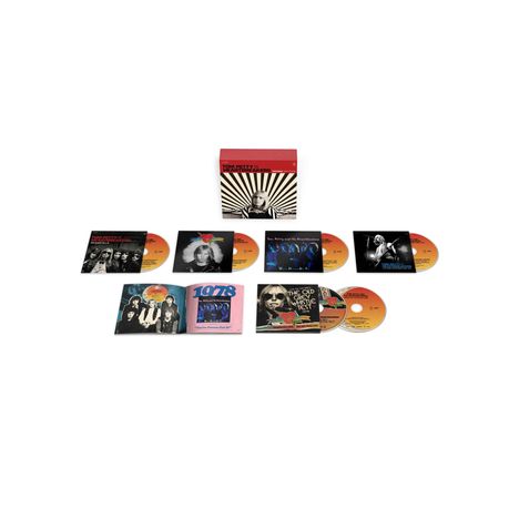 "Tom Petty and the Heartbreakers" Box-Set mit rot-weißem Design, mehreren CDs und Albumhüllen in verschiedenen Stilen.