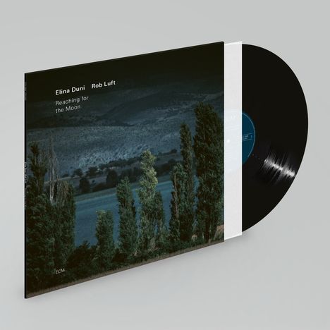 „Elina Duni, Rob Luft, Reaching for the Moon.“ Auf dem Cover: Landschaft mit Bäumen und Bergen, in Dunkelblau-Tönen.