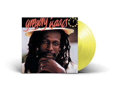 "gregory isaacs" und "night nurse" in geschwungener Schrift, Foto eines Mannes mit Dreadlocks und Strohhut, gelbe Vinylplatte.