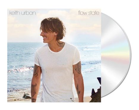 „keith urban“ und „flow state“. Ein Mann am Strand im weißen Shirt mit Tätowierungen, lächelt seitlich. CD-Beilage rechts.