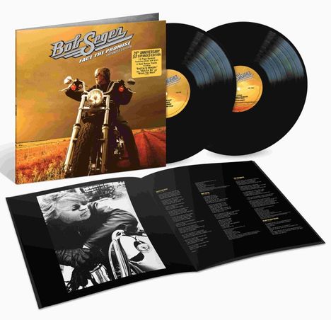 Text: "Bob Seger Face the Promise Expanded Edition", "20th Anniversary 2LP Expanded Edition". Zwei schwarze Vinyl-Schallplatten, ein geöffnetes Booklet mit Songtexten, ein Cover mit einem Motorradfahrer auf einer Straße.