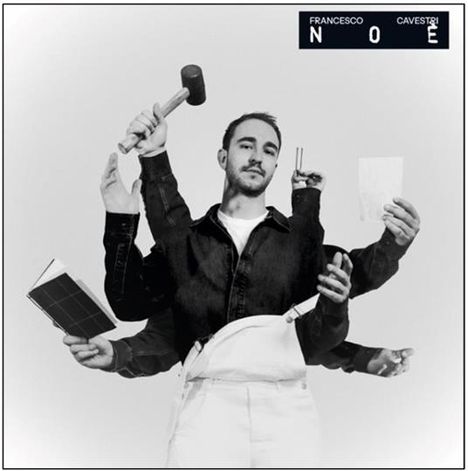 Text: "FRANCESCO CAVESTRI NOÈ". Eine Person mit sechs Armen hält verschiedene Gegenstände, darunter einen Hammer und ein Buch.