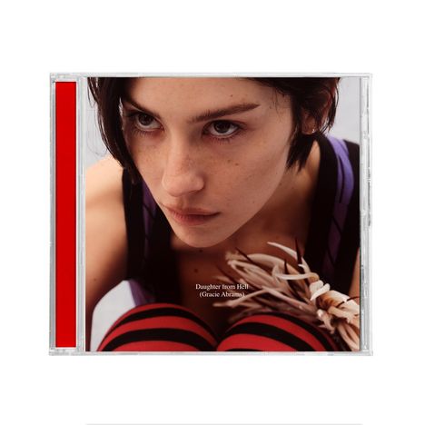"Daughter from Hell (Gracie Abrams)" steht auf dem Cover. Es zeigt eine nachdenkliche Person in rot-schwarz gestreifter Kleidung.