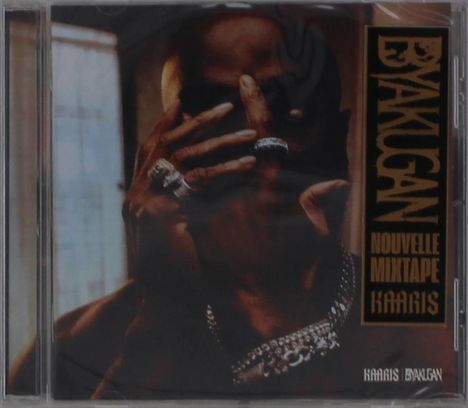 Logo mit Schrift: "BYAKUGAN NOUVELLE MIXTAPE KAARIS". Person mit Ringen und Halskette verdeckt das Gesicht mit der Hand.