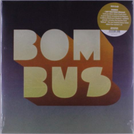 Große Schrift "BOMBUS" in 3D-Optik, darunter ein Aufkleber mit englischem Text über ein Musikalbum und Liedinformationen.