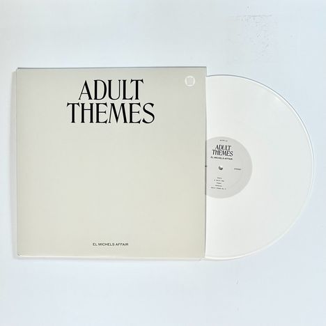 "ADULT THEMES" steht groß auf einem Albumcover. Darunter: "EL MICHELS AFFAIR". Eine weiße Vinylplatte ist teilweise sichtbar.
