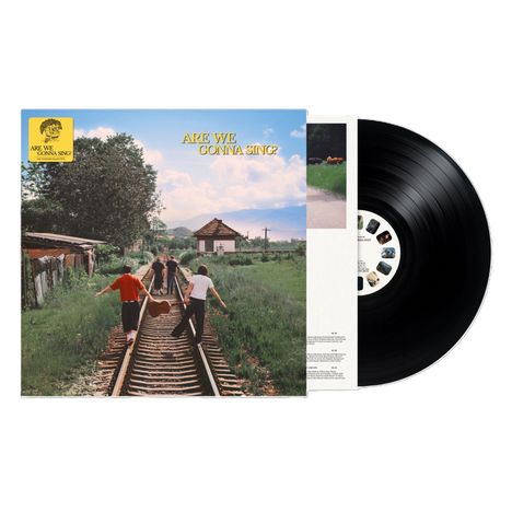 Text: "ARE WE GONNA SING?" 
Illustration: Drei Personen gehen auf Gleisen, grüne Landschaft, Häuser im Hintergrund, Aufnahme mit Vinyl.
