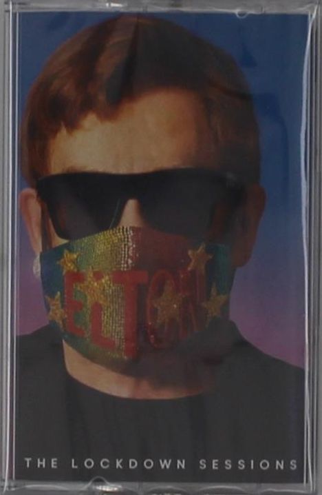 „THE LOCKDOWN SESSIONS“. Ein Mensch mit Sonnenbrille trägt eine bunte Maske mit „ELTON“ und Sternen.