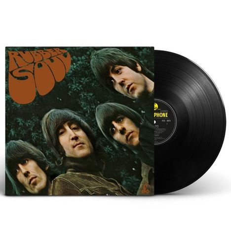 Der Text "Rubber Soul" steht oben links in oranger Schrift. Vier Männer mit Pilzkopf-Frisuren schauen in die Kamera. Vinylplatte.