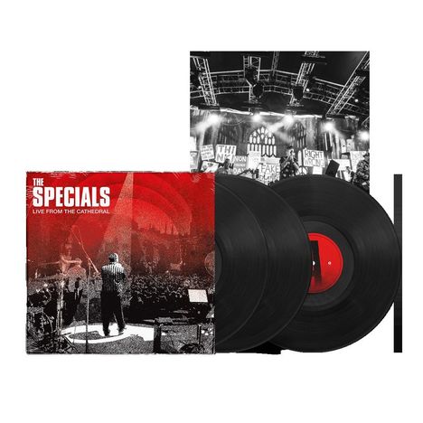 "The Specials - Live From The Cathedral" steht links auf einem roten Plattencover. Schwarze Vinyl-Schallplatten sind sichtbar.