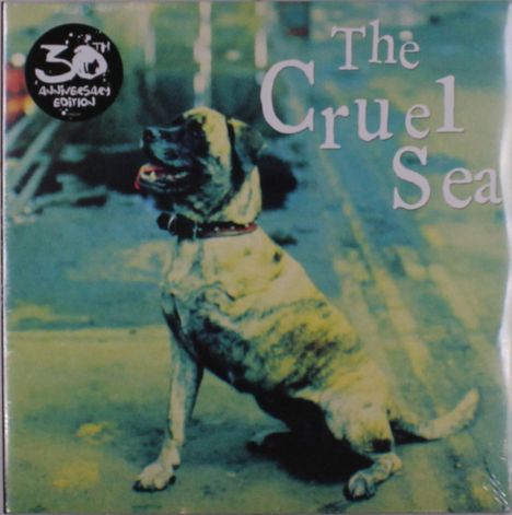 "The Cruel Sea" steht in großen Buchstaben. Ein Hund sitzt auf einem Weg, es gibt ein 30th Anniversary Edition-Logo.