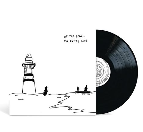 Text: "AT THE BEACH, IN EVERY LIFE". Illustration: Leuchtturm, Strand, Person, Boot, Vinyl-Schallplatte rechts.