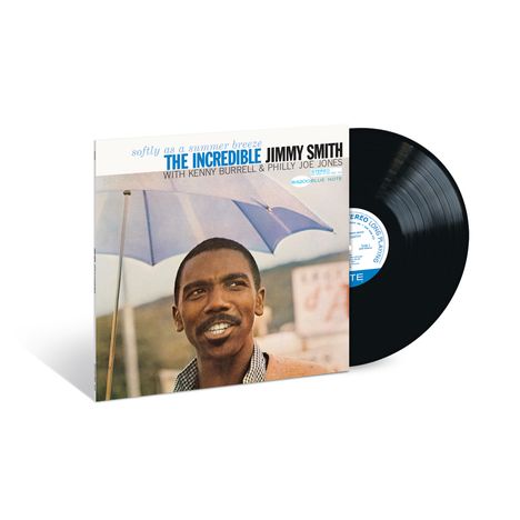 Albumcover: "softly as a summer breeze", "THE INCREDIBLE JIMMY SMITH", Mann mit blauem Regenschirm und Schallplatte.