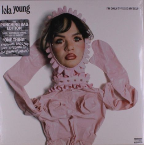 Text: "lola young", "THE PUNCHING BAG EDITION", "I'M ONLY SMILING FOR MYSELF". Frau in rosa Rüschenkleid.