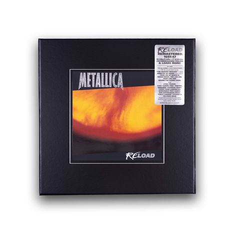 Text: „Reload Remastered“, „Metallica“, „Reload“. Schwarzes quadratisches Design mit einem orange-roten, wolkenähnlichen Bild.
