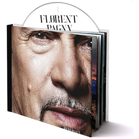 Text: "FLORENT PAGNY". Ein Albumcover mit einem Gesicht im Fokus, das ein geöffnetes Booklet enthält.