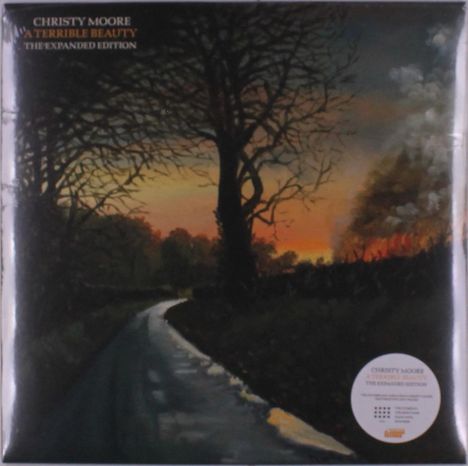 "CHRISTY MOORE A TERRIBLE BEAUTY THE EXPANDED EDITION" steht oben links. Abendhimmel mit Baum und Weg in ruhiger Landschaft.
