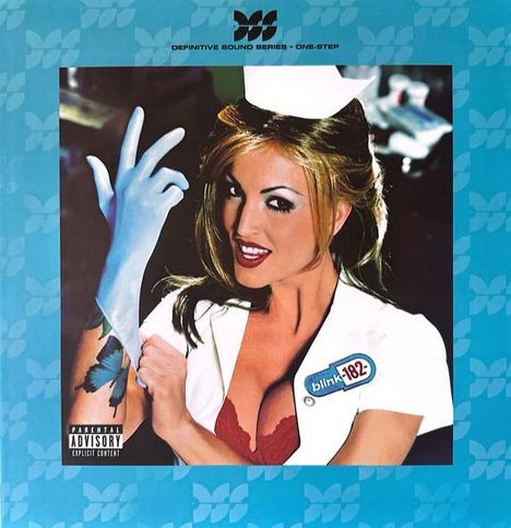 Text: "DEFINITIVE SOUND SERIES · ONE-STEP" und "blink-182". Eine Frau in Krankenschwester-Outfit zieht einen blauen Handschuh an.