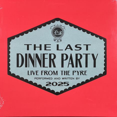 „The Last Dinner Party. Live from the Pyre. Performed and written by 2025.“ Logo auf rotem Hintergrund.