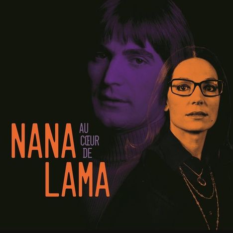 Texte: "NANA AU CŒUR DE LAMA". Eine Frau mit Brille vorne, lila Bild eines Mannes im Hintergrund.