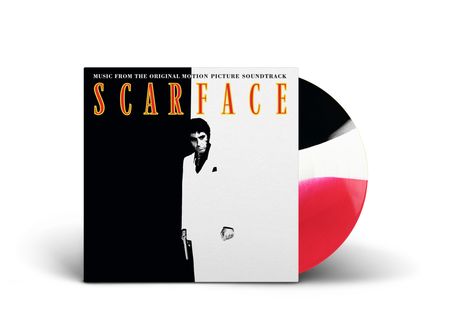 Text: "MUSIC FROM THE ORIGINAL MOTION PICTURE SOUNDTRACK SCARFACE". Schwarz-Weiß-Illustration einer Figur, die einen Anzug trägt und eine Schallplatte in Schwarz, Weiß und Rot.