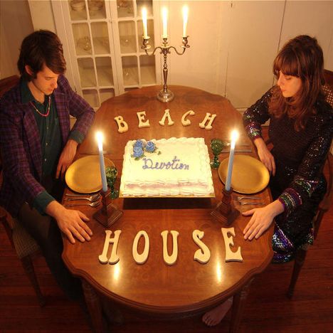 Beach House: Devotion (Limited Edition) (Colored Vinyl) (2LP + CD), 2 LPs und 1 CD