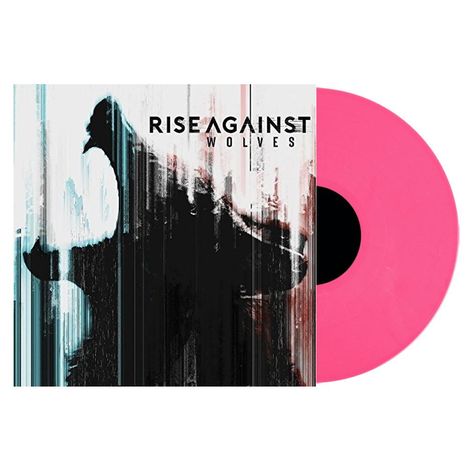 "RISE AGAINST WOLVES" steht vor dem Bild eines heulenden Wolfes. Eine pinkfarbene Vinyl-Schallplatte ist rechts sichtbar.
