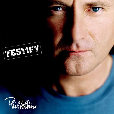 "TESTIFY" in weißem Text auf schwarzem Hintergrund. Nahaufnahme eines Gesichts mit blauem Shirt.