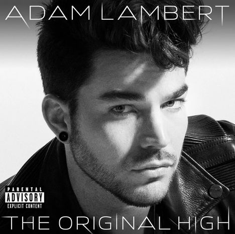 Adam Lambert, The Original High. Schwarz-weiß Bild eines Mannes im Lederjacke.