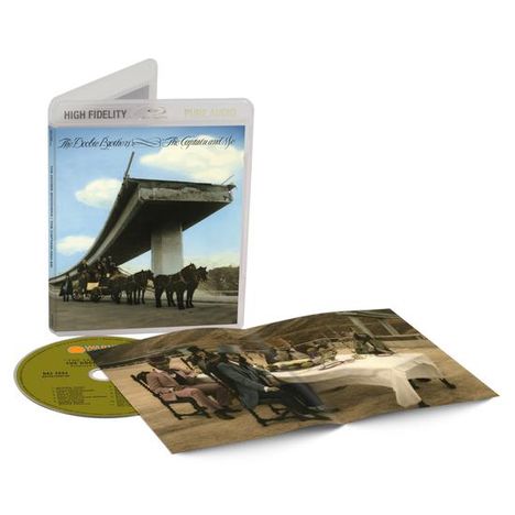 Zu sehen sind Texte "HIGH FIDELITY" und "PURE AUDIO". Eine CD, ein Bluray-Hülle und ein Foto mit einer Vintage-Szene.