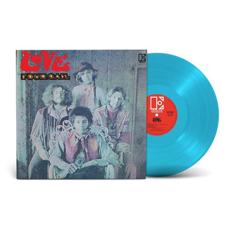 "Love Four Sail" in roter und schwarzer Schrift, darunter ein Foto von vier Personen. Eine blaue Vinyl-Schallplatte.