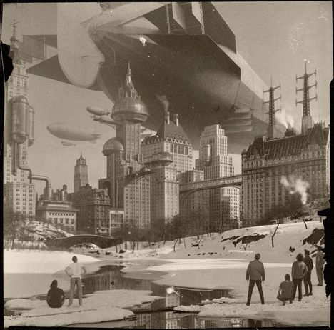 Eine futuristische Stadtszene mit Luftschiffen über einer verschneiten Landschaft. Menschen blicken auf die Skyline.