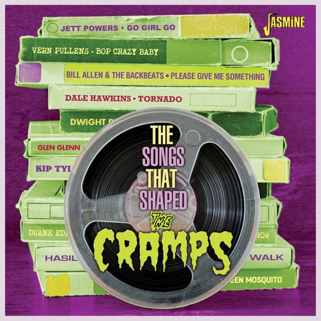 "The Songs That Shaped The Cramps". Stapel grüner Kassetten mit alten Rock'n'Roll-Titeln, Tonbandsymbol.