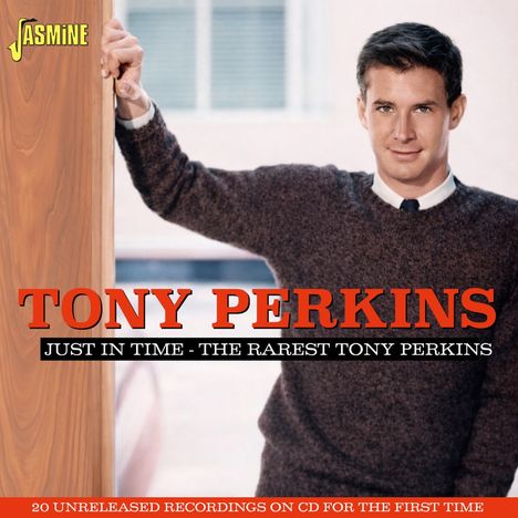 "Tony Perkins: Just in Time - The Rarest Tony Perkins. 20 unreleased recordings on CD for the first time."  
Mann im Pullover am Türrahmen.