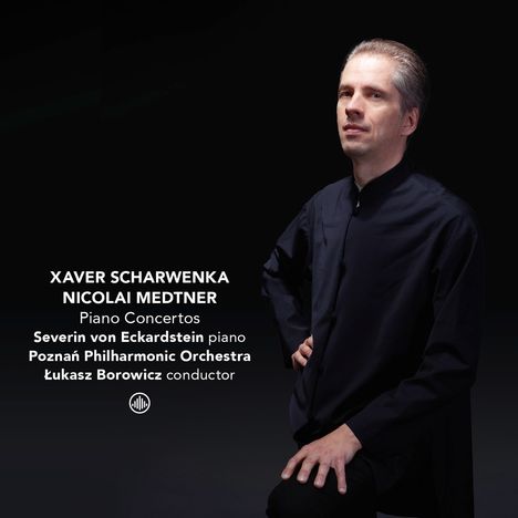 Texte: Xaver Scharwenka, Nicolai Medtner, Piano Concertos, Severin von Eckardstein, Poznań Philharmonic Orchestra, Łukasz Borowicz. Ein Mann in schwarzem Hemd steht mit ernster Miene vor dunklem Hintergrund.