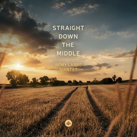 Text: "STRAIGHT DOWN THE MIDDLE RÉMY LABBÉ QUINTET." Eine ländliche Szenerie bei Sonnenuntergang, Kornfeld im Vordergrund.