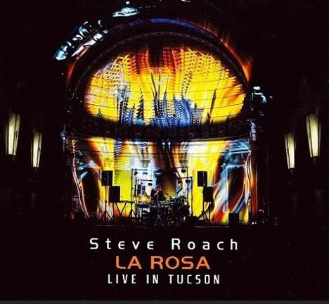 Text: "Steve Roach, LA ROSA, LIVE IN TUCSON". 
Bühne mit psychedelischen, bunten Lichteffekten.