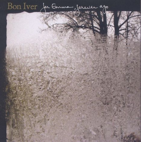 Text: "Bon Iver, for Emma, forever ago". Winterliche, frostige Landschaft mit nackten Bäumen im Hintergrund.