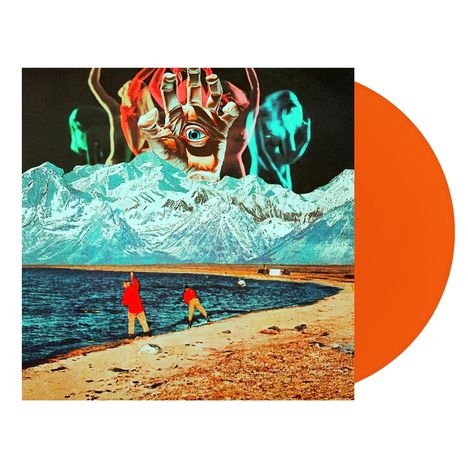 Illustration zeigt surreale Landschaft mit Bergen, zwei Personen am Ufer, großer Hand mit Auge, orangefarbener Hintergrund.